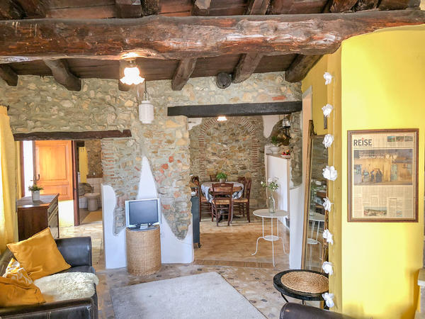 Wohnzimmer mit TV und WLAN Wohnzimmer mit TV und WLAN