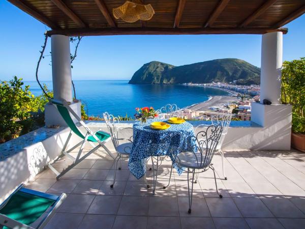 Die Terrasse mit atemberaubenden Meerblick  Die Terrasse mit atemberaubenden Meerblick
