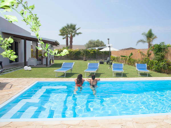 Ferienhaus mit Pool am Meer Ferienhaus mit Pool am Meer