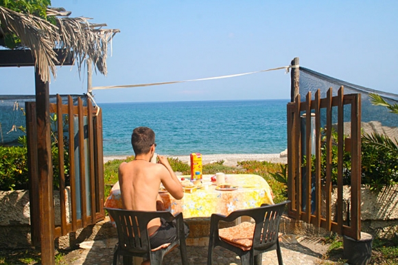 Direkt am Strand frühstücken, was gibt es schöneres Direkt am Strand frühstücken, was gibt es schöneres