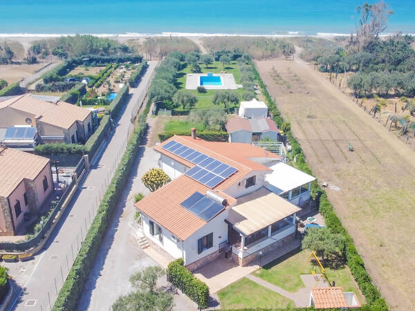 Ferienhaus am Meer mit Pool Ferienhaus am Meer mit Pool